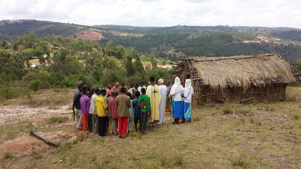 Zambaba Community with old church - now replaced by a concrete church.